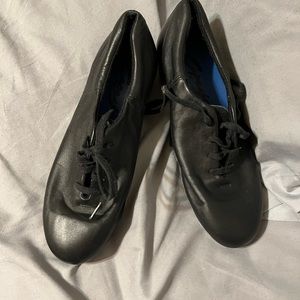 NWOB Capezio leather, split sole, tap shoes. Size 8.5
